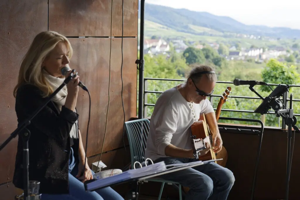 Acoustic Duo Jens Mayer & Katie Grant